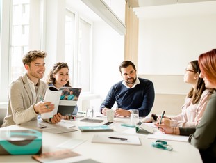 Alle Mitarbeiter und Mitarbeiterinnen können Schulungen an der One University besuchen 